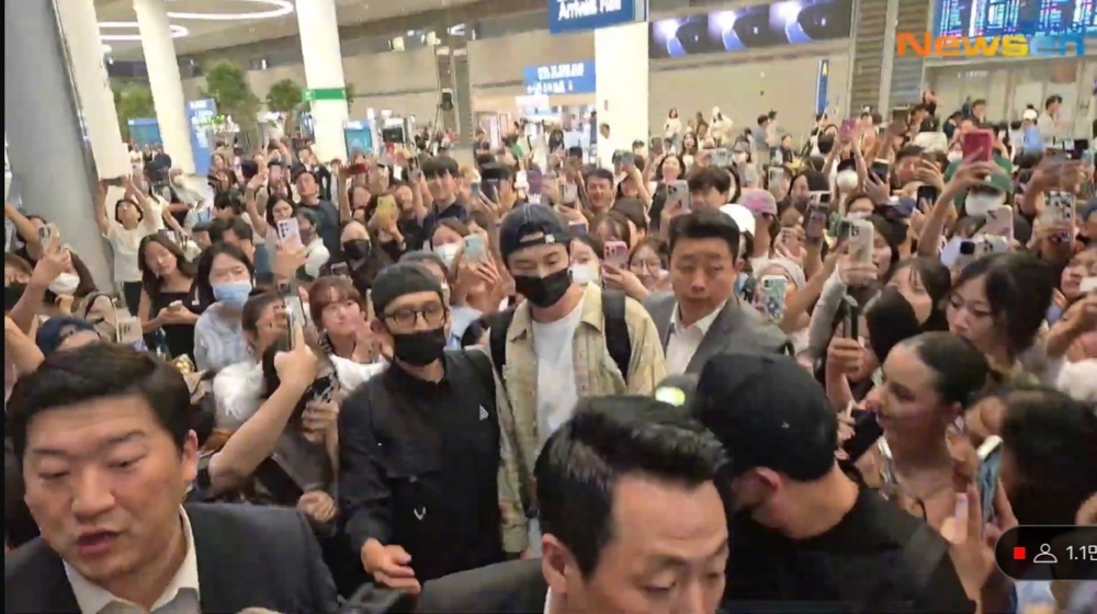 接機人潮大爆滿