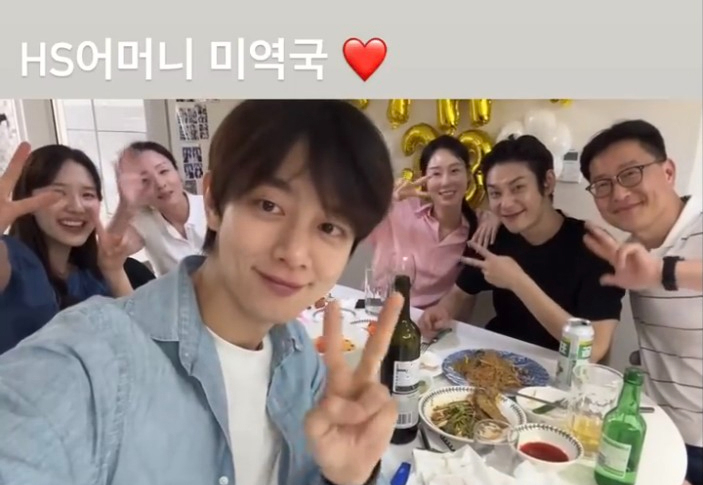 哲賢限動發文「與KT爸爸相逢」、「謝謝HS媽媽的海帶湯」