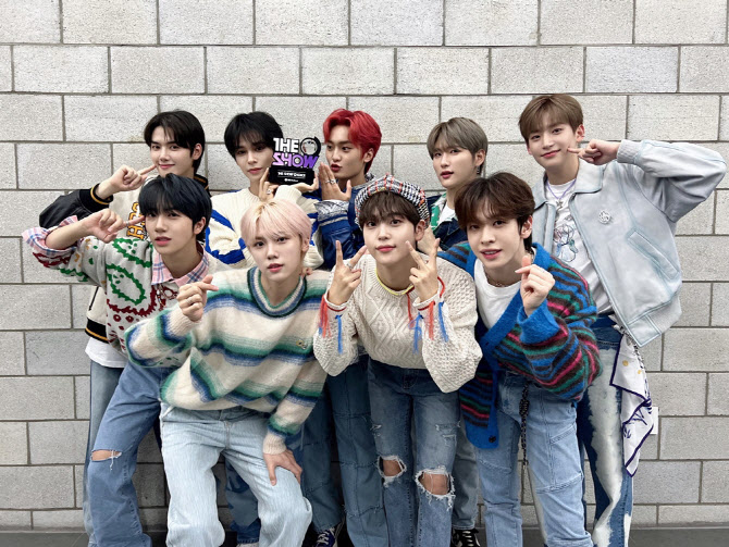 男團CRAVITY保鑣對粉絲暴行