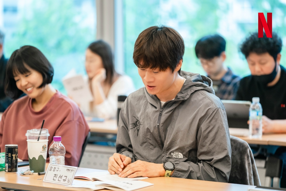 陳善圭則飾演允秀的代表律師「張正九」