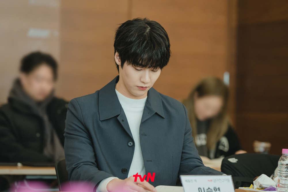 李承協飾演「裴東鎮」