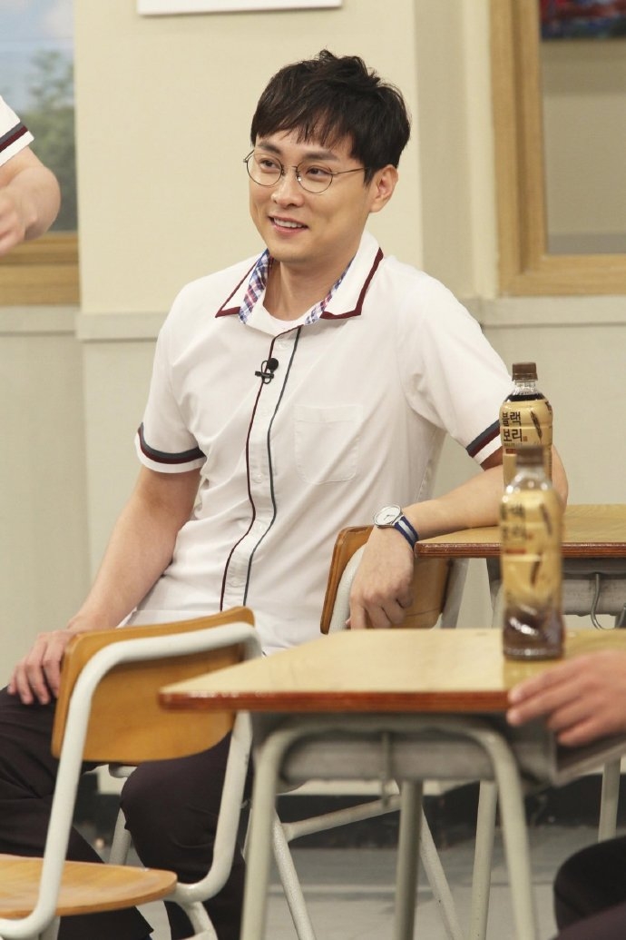 閔庚勳從2015年起固定出演JTBC綜藝《認識的哥哥》