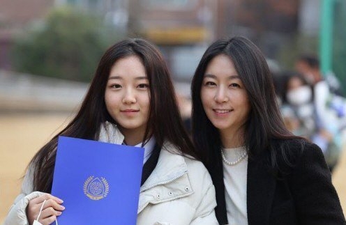 世允已經中學畢業、升上高中