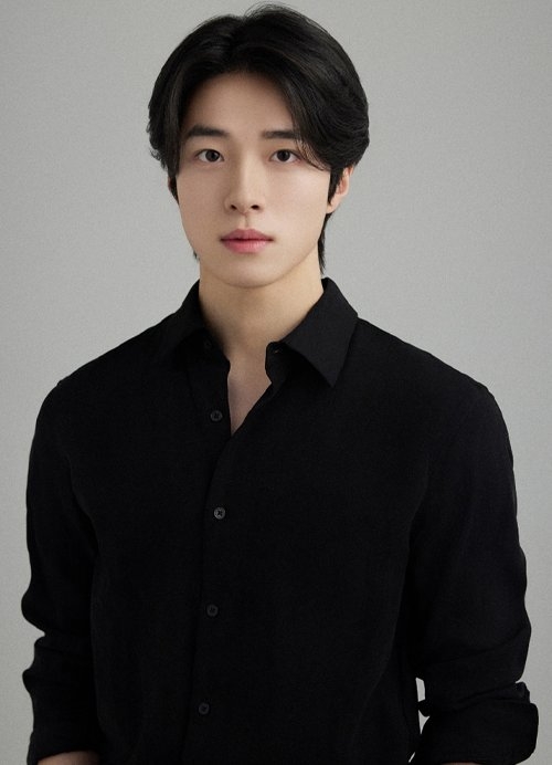 南多凜最新公式照