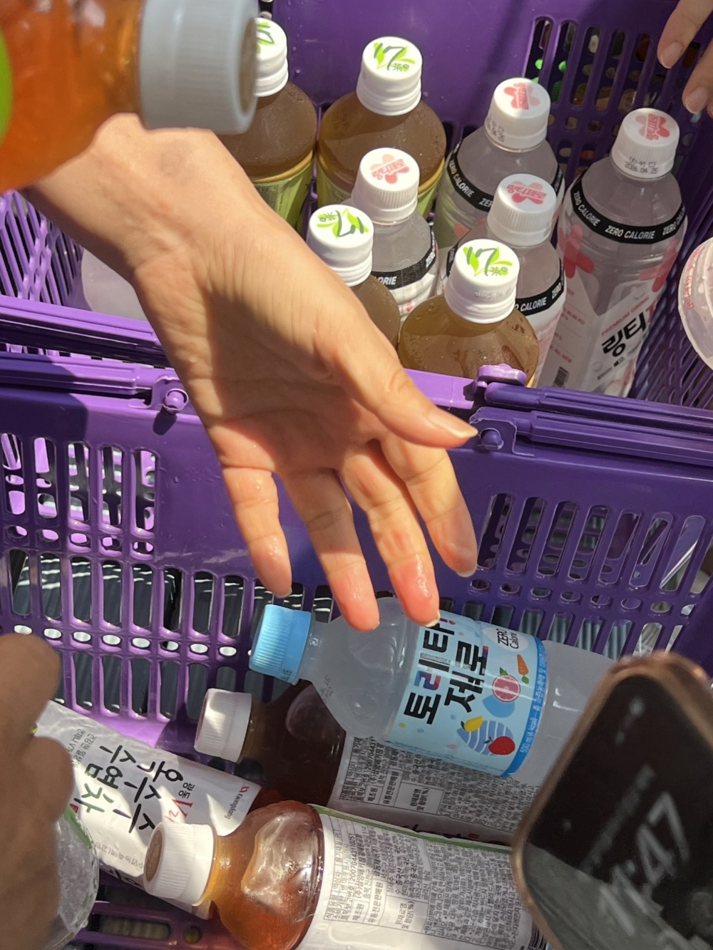 提前給現場的粉絲買了飲料