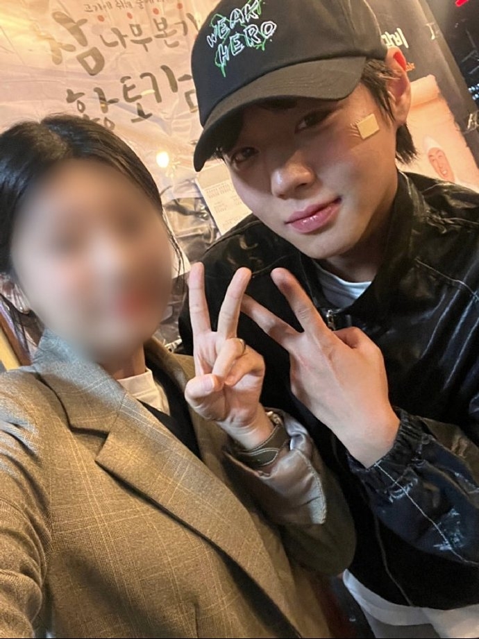 工作人員曬與朴志訓的合照