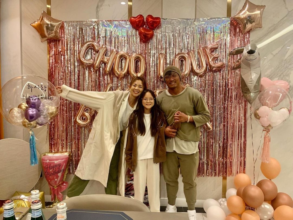 秋小愛一家三口出演新綜藝節目《我孩子的私生活》