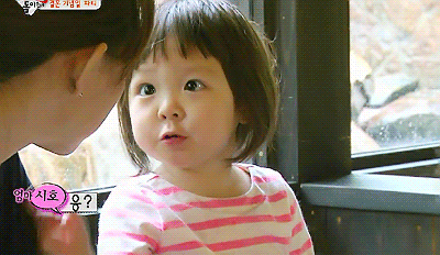 標誌性的眉上瀏海