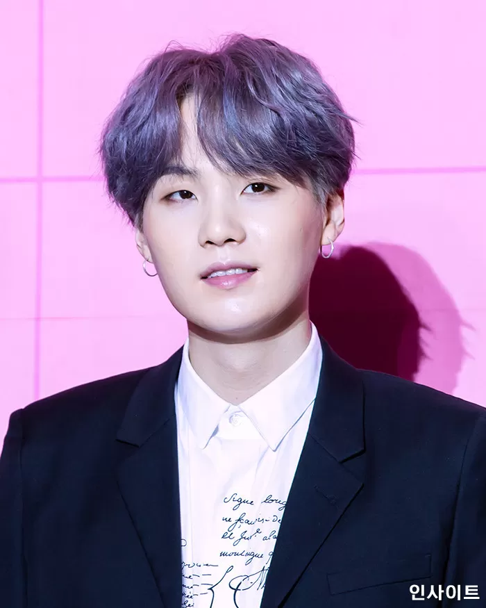 閔玧其正在服兵役