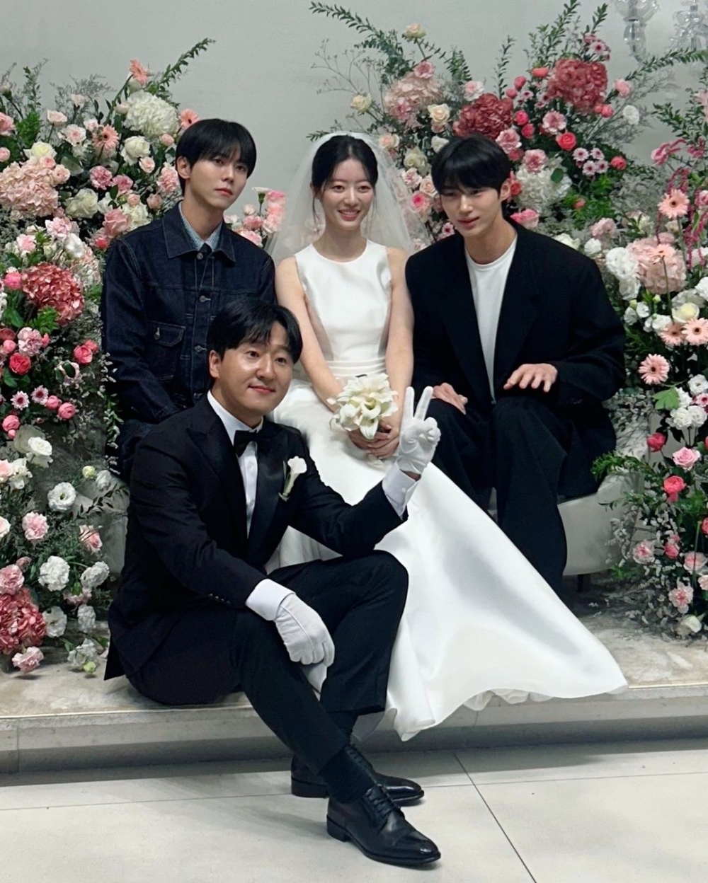 邊佑錫與朱宇宰現身友人婚禮