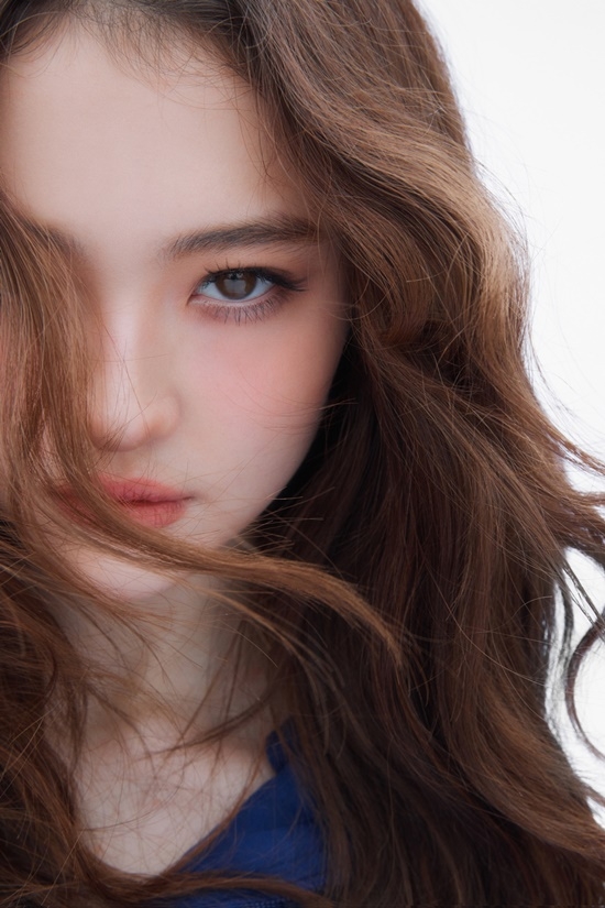 Ella Gross是女團「MEOVV」首位公開的成員