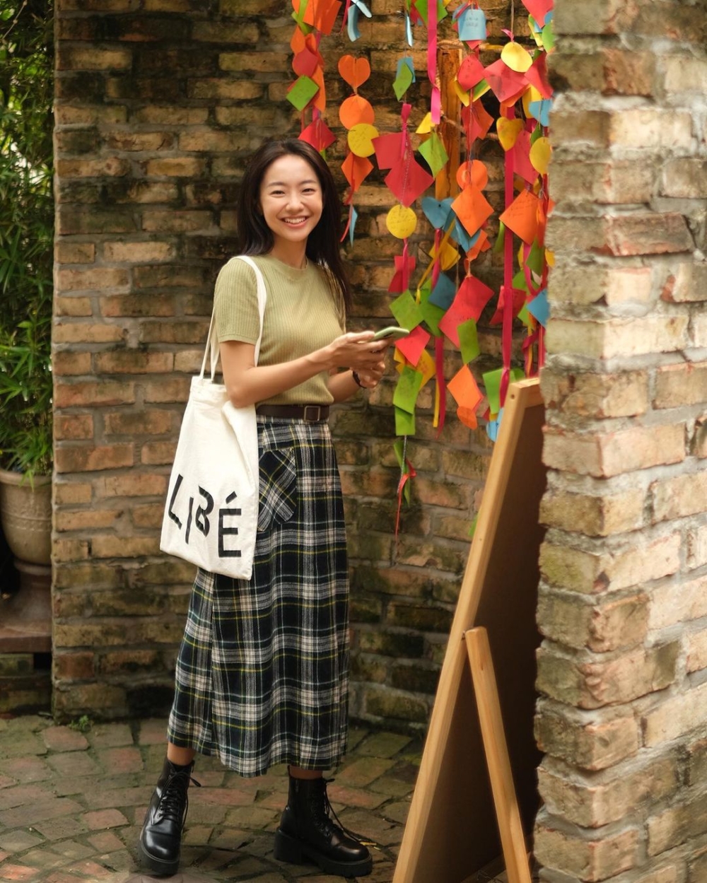 越南演員黃荷則飾演夢想成為咖啡師的「TAO」