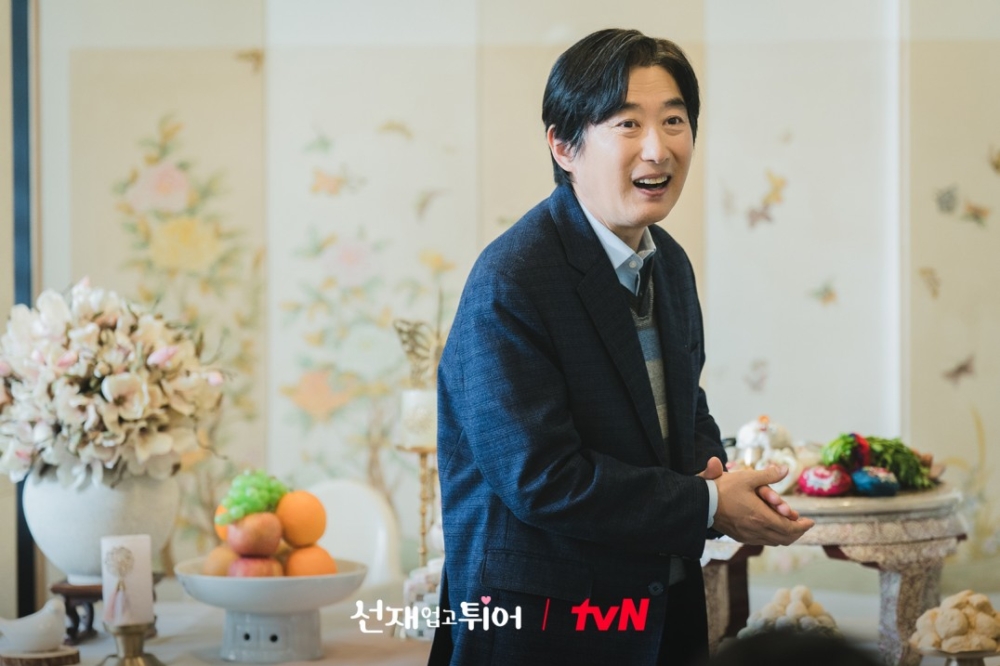 善宰的爸爸 柳根德 (金元海 飾)