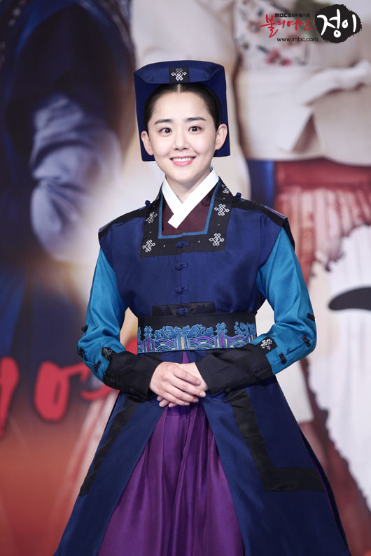 文瑾瑩退出《擁抱太陽的月亮》的原因引發猜測