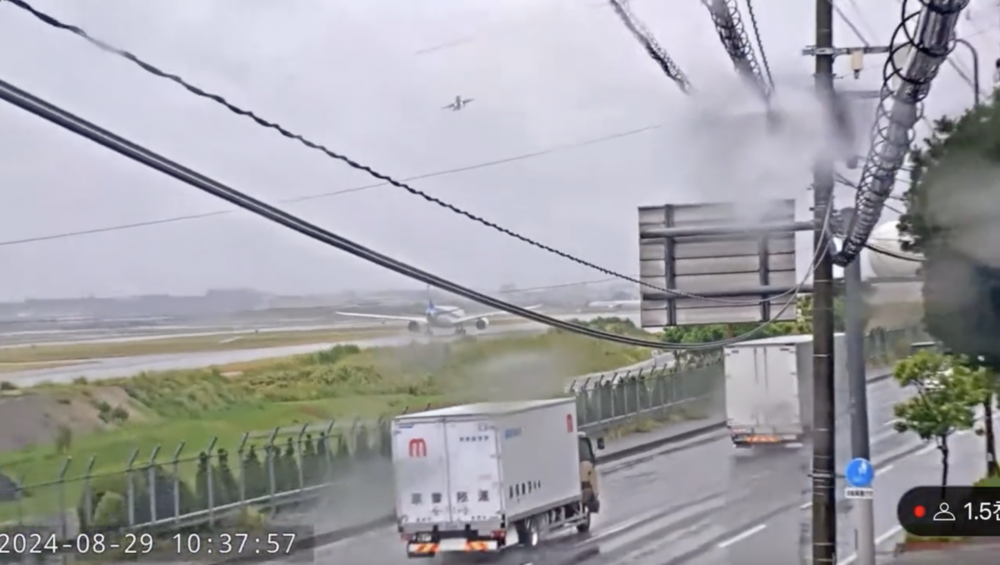 班機放棄降落再次拉高飛走