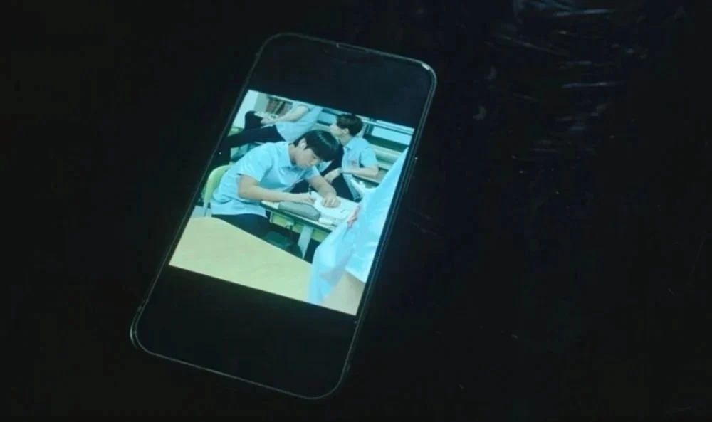 延時恩轉到新學校後再次被校霸盯上