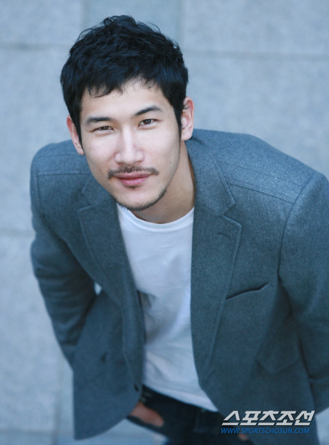 李彥騎摩托車撞上護欄而亡