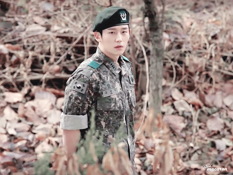 丁海寅很適合軍裝這類的制服