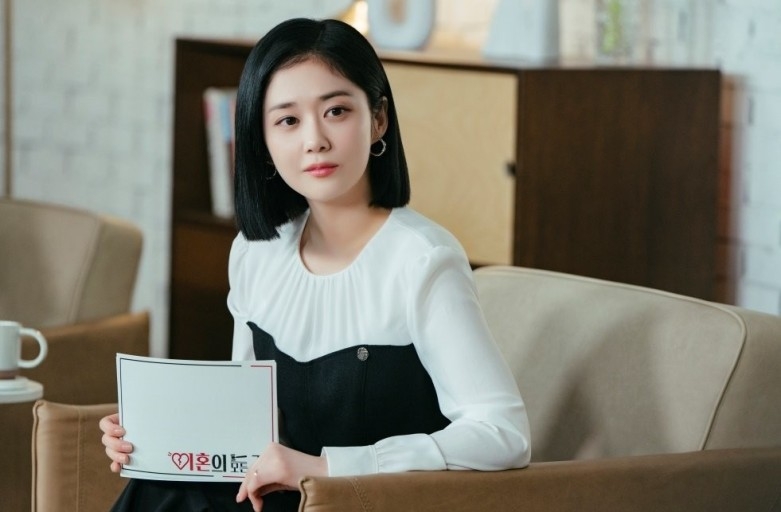 飾演擁有17年資歷的明星離婚律師「車恩京」