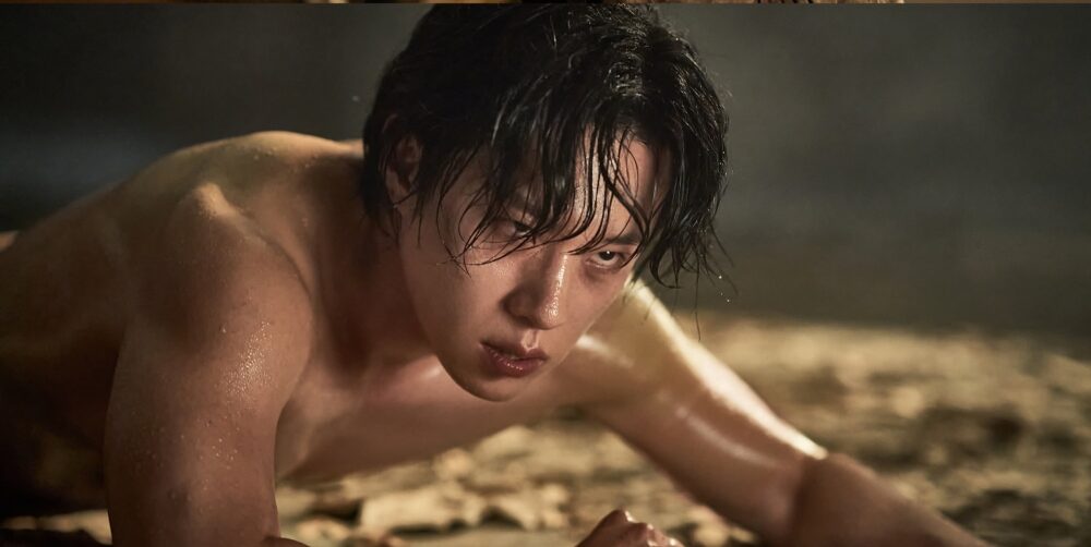 金聖喆接替涉毒的劉亞仁飾演新興宗教「新真理會」的首領「鄭晉守」