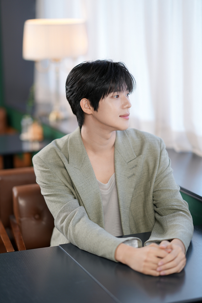 自掏腰包定制西裝