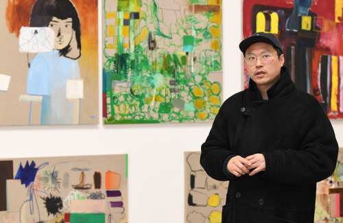 舉辦過多次展覽的畫家