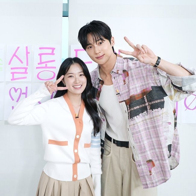 《背著善宰跑》邊佑錫與金惠奫拿下「亞洲明星獎」