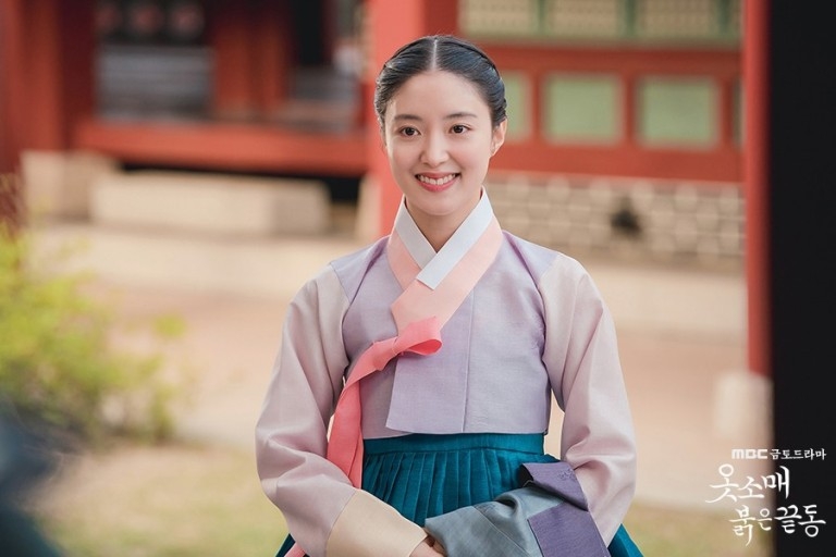 《衣袖紅鑲邊》