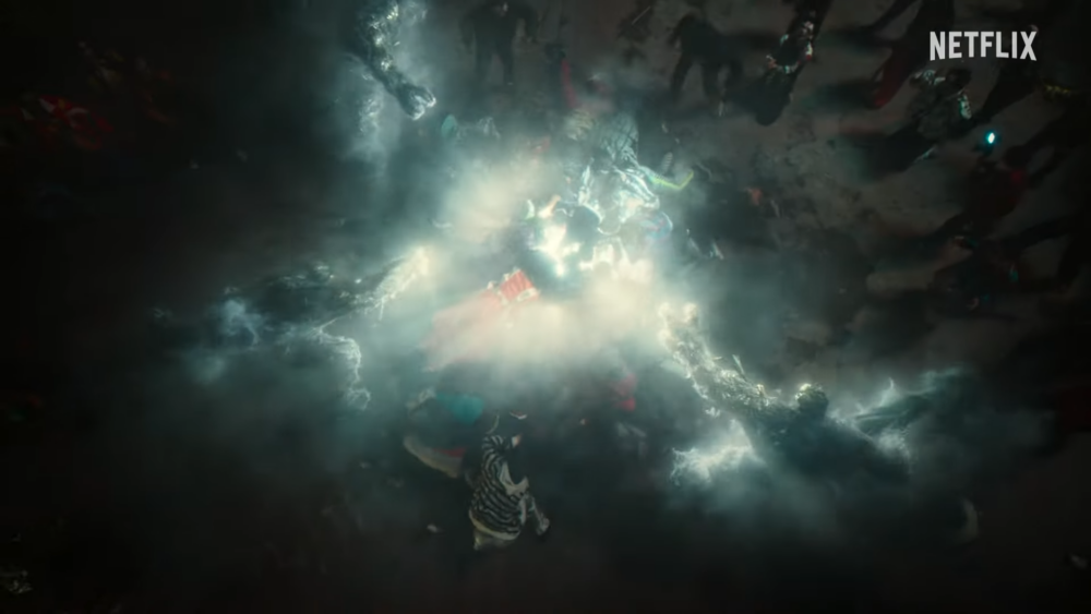 突然衝進地獄使者的光束中集體自盡的人們