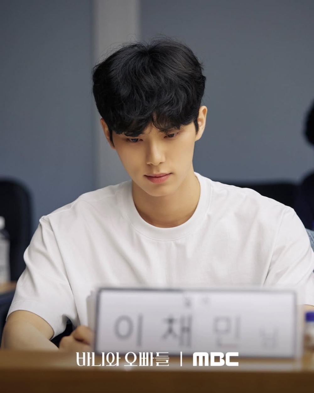 李彩玟飾演藝大視覺設計系的能力角色「黃載烈」