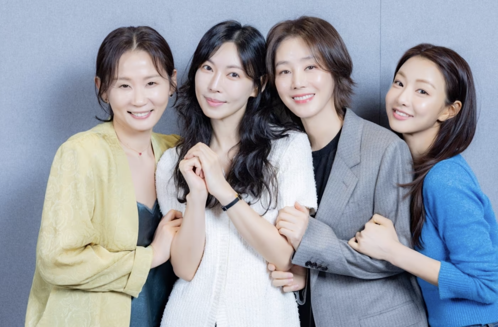 金素妍、金成鈴、金善映、李世熙在劇中化身「訪售四姐妹」