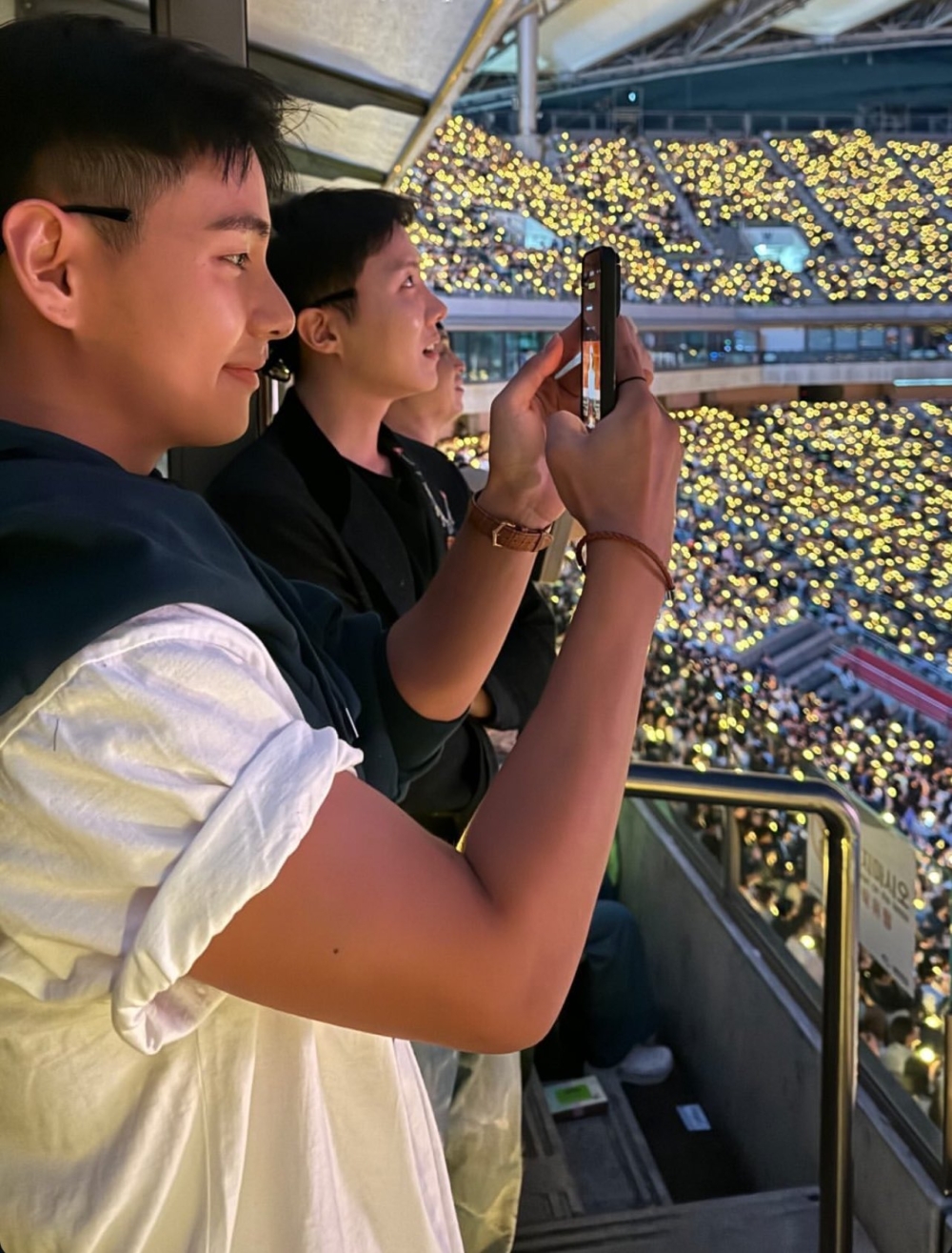 防彈少年團(BTS)成員V(金泰亨)和J-hope