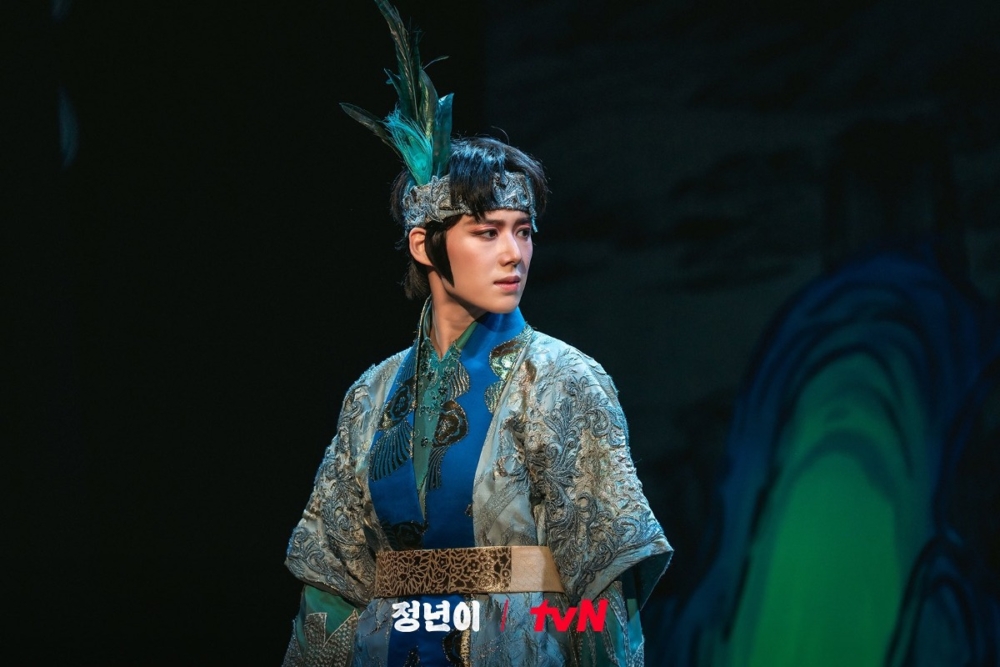 鄭恩彩在《正年》中飾演的是梅蘭國劇團的男主角、國劇界頂級明星「文鈺瓊」