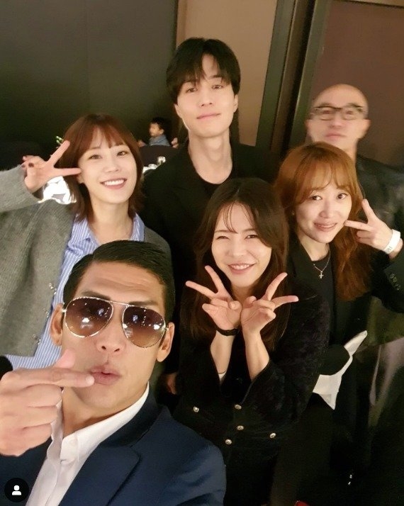 演員李棟旭致賀詞