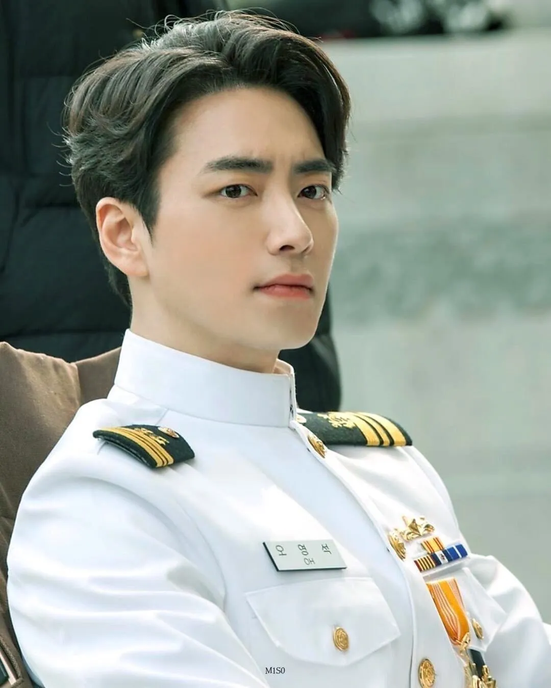 李浚赫白色軍裝造型超帥