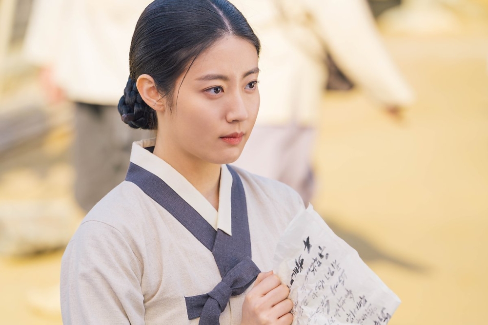 南志鉉飾演為百姓竊取貪官財物的義賊「洪恩祖」