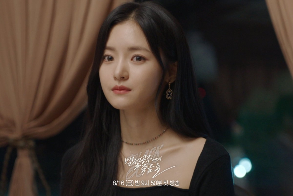 高甫潔在《白雪公主非死不可》中飾演女演員「崔娜謙」