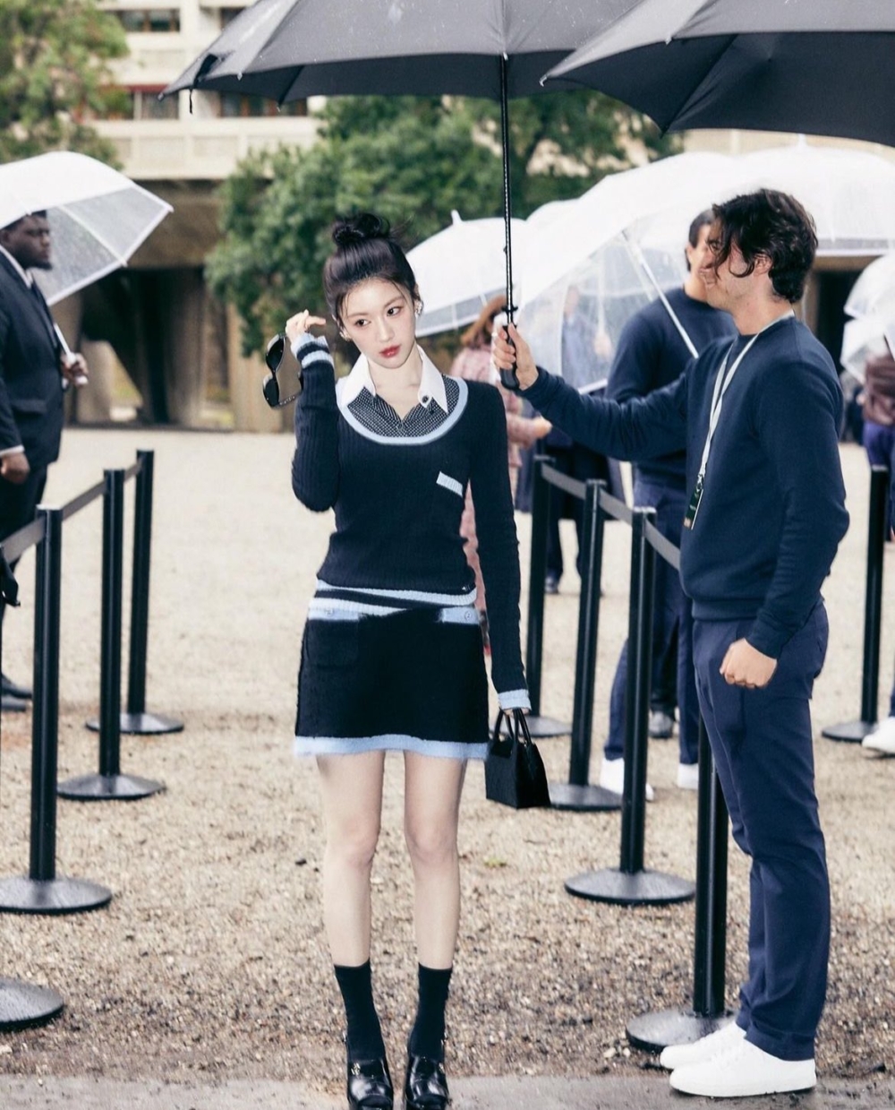 高允貞則飾演擁有活潑魅力的韓國頂級女演員「車武熙」