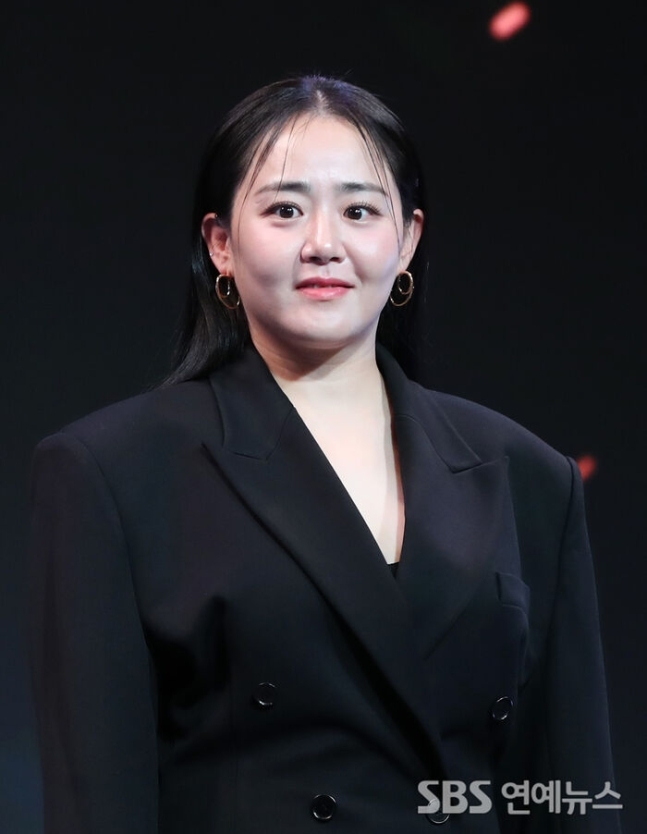 文瑾瑩久違亮相