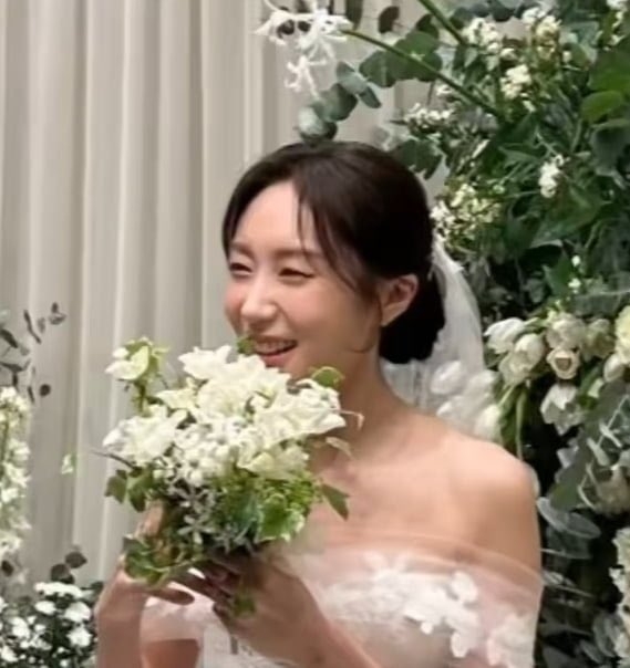 新娘子的正面照曝光