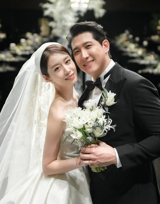 芝妍與黃載均在戀愛6個月後於2022年12月結婚