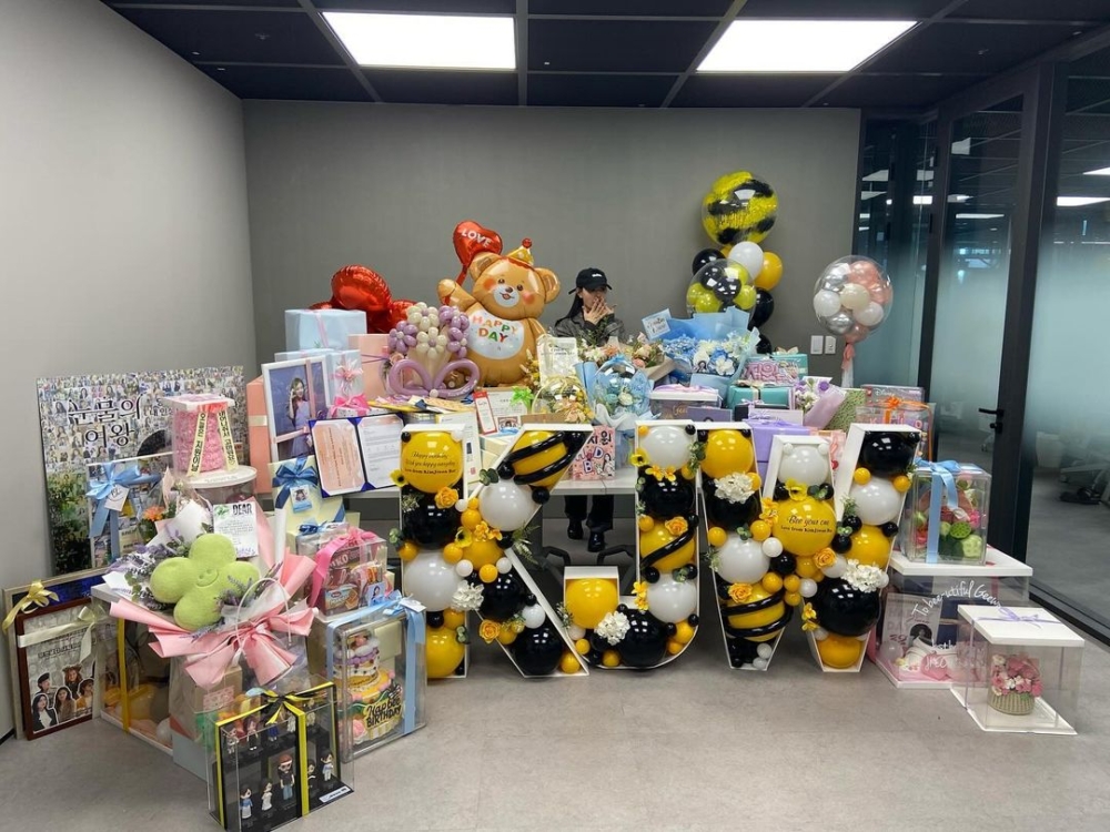 金智媛曬生日認證照