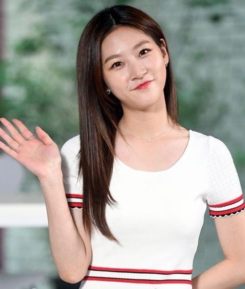 原本將通過話劇《동치미 Dong Chi Mi》回歸演員身份