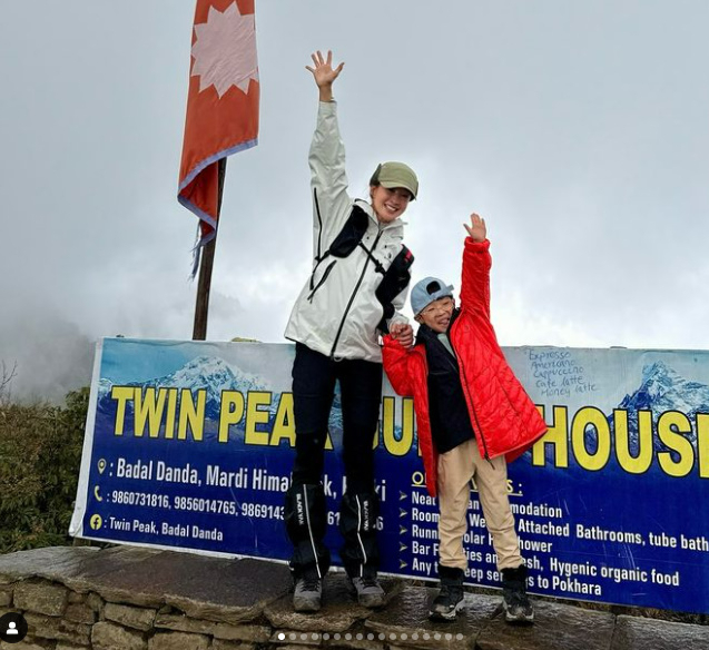 李施昤去年10月帶著兒子攀登喜馬拉雅山