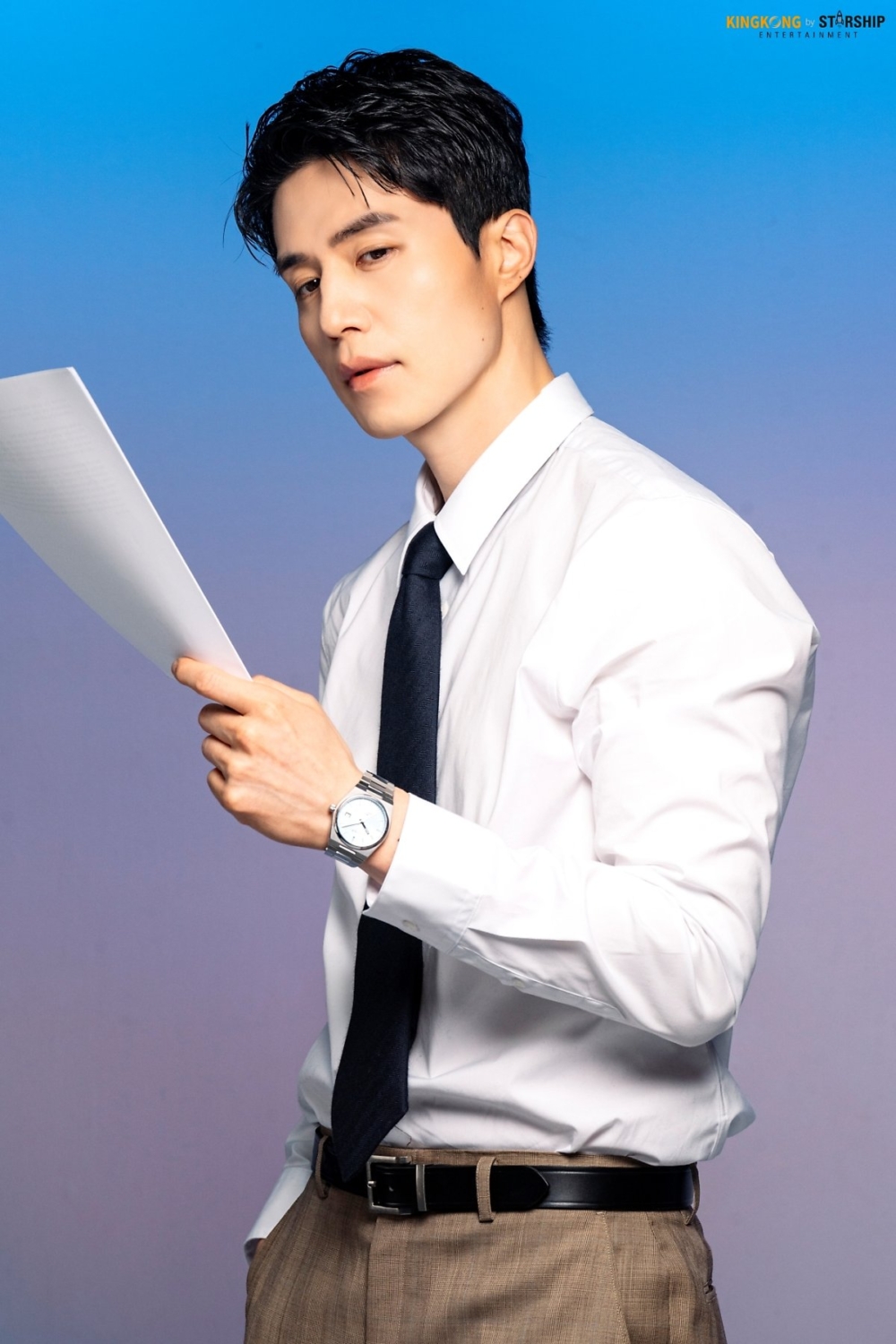離婚保險》路透！李棟旭變身「精英男」，和李主儐演夫妻？