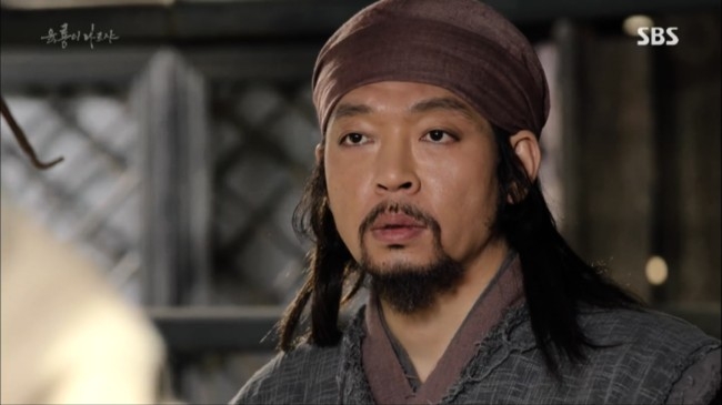 朴智煥則飾演掌控麻浦碼頭秩序的「武德」(示意圖)