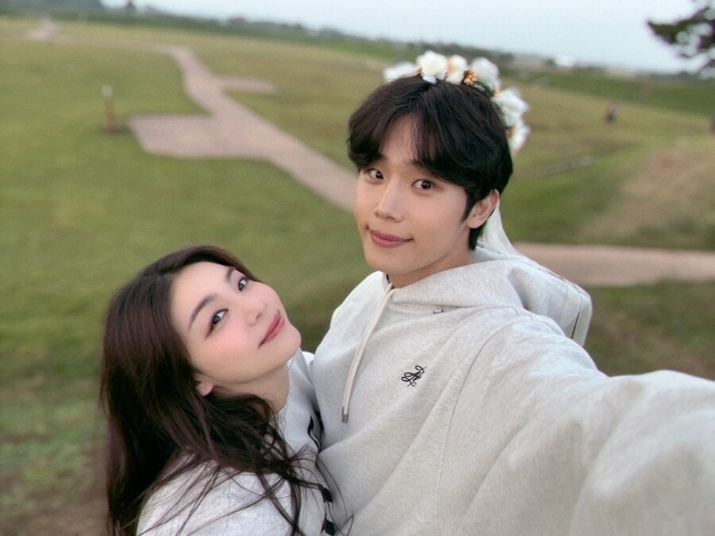 Ailee曬出與崔時訓的合照