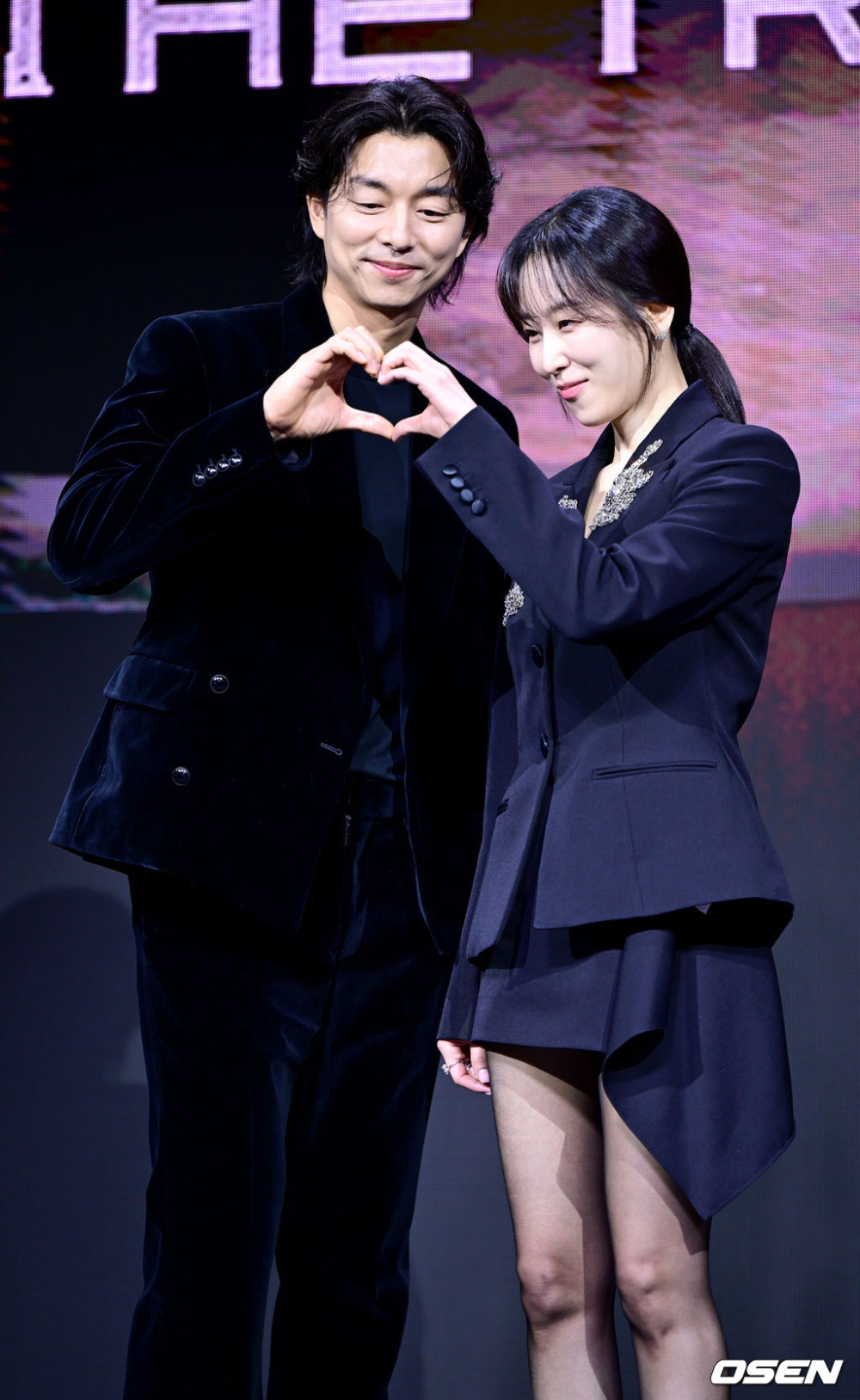 孔劉與徐玄振比心