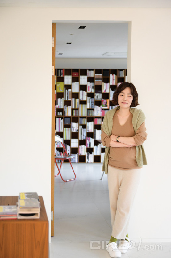 《問問星星吧》是韓國首部以太空站為背景的浪漫愛情喜劇，製作費高達500億韓元