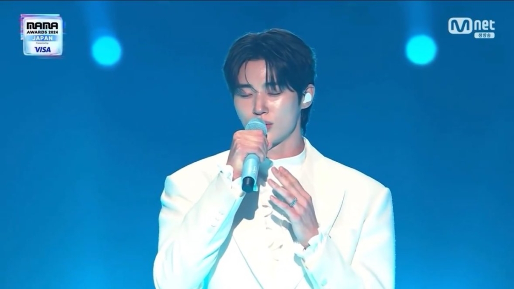 邊佑錫演唱〈陣雨〉